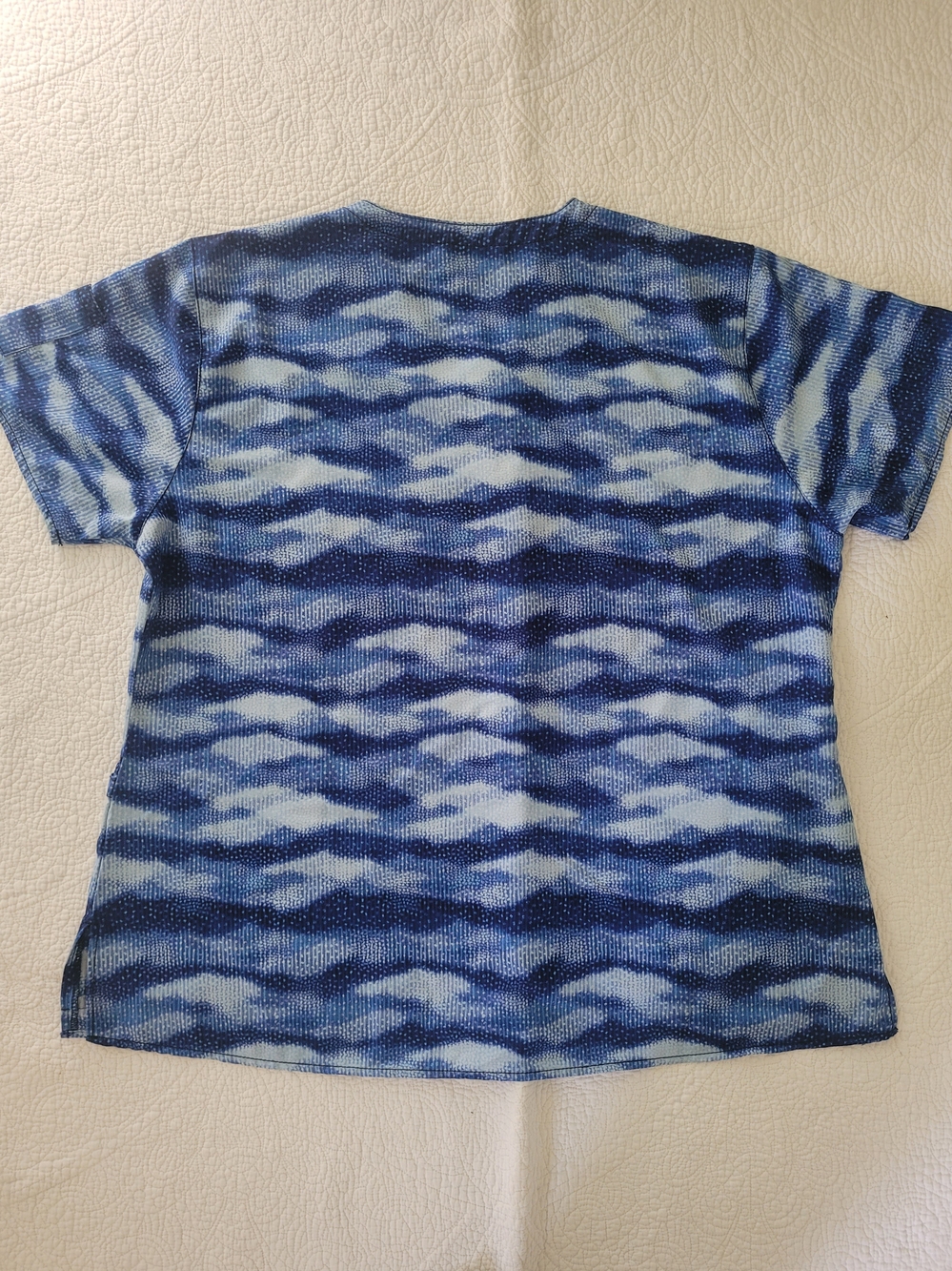 Carhartt Blue & White Patterned V-Neck Scrub Top - Picture 3 of 9